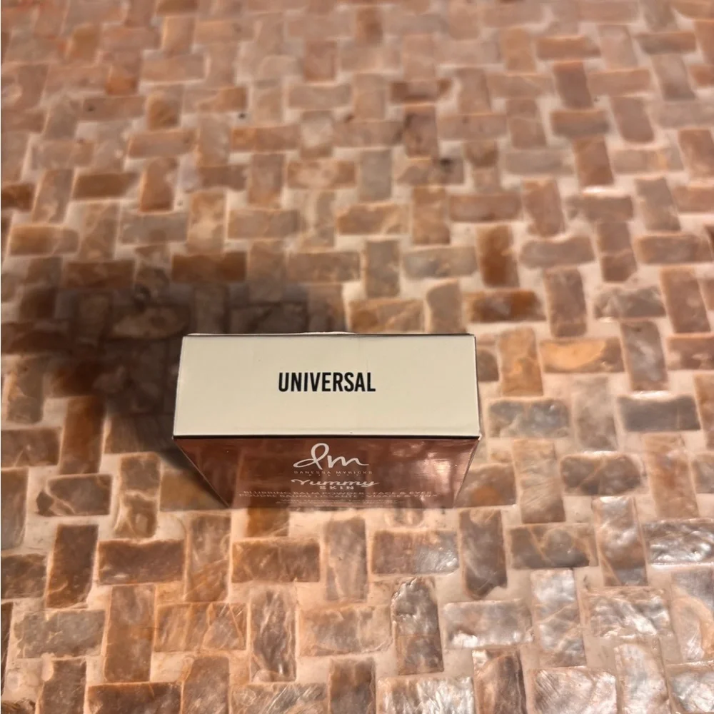 Danessa Myricks Yummy Skin Blurring Balm Powder - Picture 2 of 2
